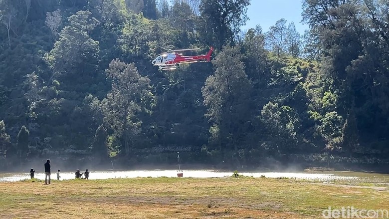 2 Helikopter Dikerahkan Padamkan Kebakaran di Kawasan TNBTS