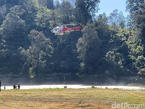 2 Helikopter Dikerahkan Padamkan Kebakaran di Kawasan TNBTS