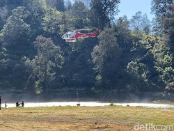 2 Helikopter Dikerahkan Padamkan Kebakaran di Kawasan TNBTS
