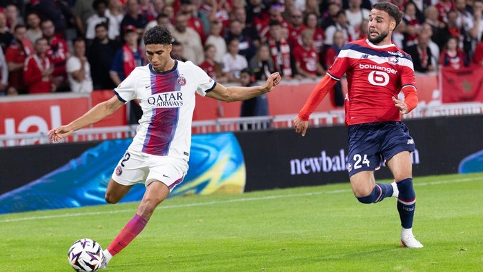 LILLE, FRANCE - AUGUST 28: Achraf Hakimi of Paris Saint-Germain kicks the ball during the Ligue 1 McDonalds 2026/27 match between LOSC Lille and Paris Saint-Germain at Stade Pierre Mauroy on August 28, 2026 in Lille, France. (Photo by Joachim Azouze