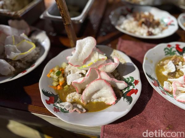 Gultik TikToker Nadshav Viral di BKT, Antre 30 Menit Demi Gulai Lekoh!