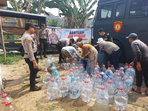 Bantar Panjang Tigaraksa Kekeringan, Polisi Kirim Air Bersih