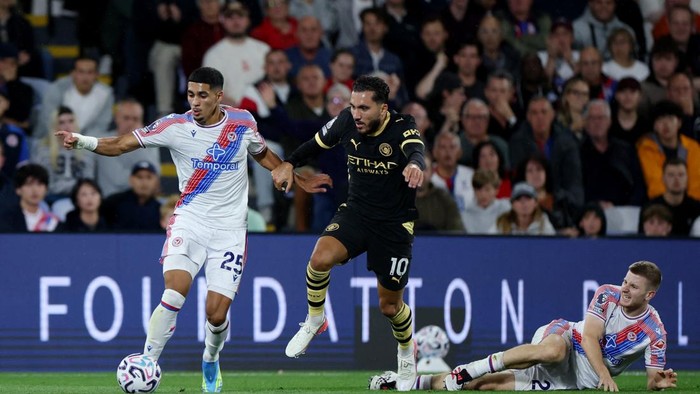 Soccer Football - Premier League - Crystal Palace v Manchester City - Selhurst Park, London, Britain - August 28, 2026 Crystal Palaces Anan Khalaili and Adam Wharton in action with Manchester Citys Rayan Cherki REUTERS/Isabel Infantes EDITORIAL USE