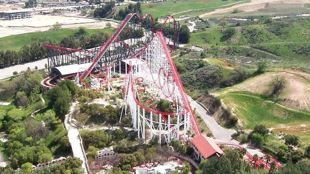 Roller coaster X2 di Flags Magic Mountain, California Roller coaster X2 di Flags Magic Mountain, California