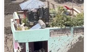 Foto: Rumah Hijau Kebal Banjir Bandang, Kokoh di Tengah Reruntuhan di Nepal