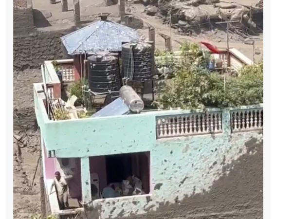 Foto: Rumah Hijau Kebal Banjir Bandang, Kokoh di Tengah Reruntuhan di Nepal