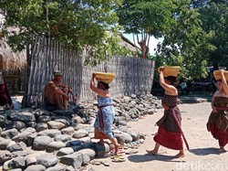 Merawat Warisan Leluhur Lewat Gotong Royong di Mulud Adat Bayan