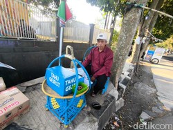Rahasia Cobek Hitam dan Manisnya Rezeki Tahu Gejrot Asim di Kuningan