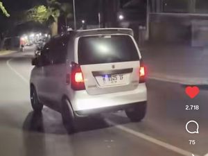 Viral Mobil Karimun Ugal-ugalan Sambil Ngebut Lawan Arus di Semarang