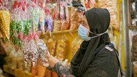 Menjamur Jajanan Murah di Warung-warung, Aman Nggak Sih?