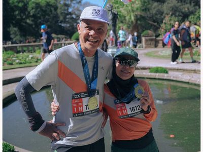 Couple Goals! Ganjar Pranowo Finish Sydney Marathon 2026 Bareng Istri