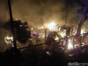 Gudang Rongsok di Leces Probolinggo Ludes Terbakar, 2 Truk Ikut Hangus