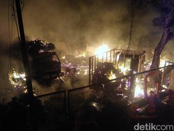Gudang Rongsok di Leces Probolinggo Ludes Terbakar, 2 Truk Ikut Hangus