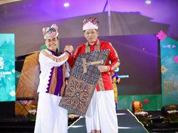 Menkop Dorong Konsolidasi Pengrajin Tenun Toraja Melalui Koperasi