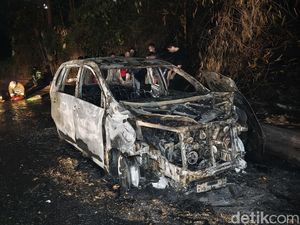 Avanza Hangus Terbakar di Ciumbuleuit, 5 Orang Selamat