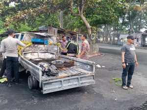 Gran Max Terbakar Usai Tabrak Pembatas Jalan di Jayapura, 2 Orang Tewas
