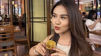 Mayang Lucyana Pamer Momen Kuliner, Ngopi di Kafe hingga Jajan di China