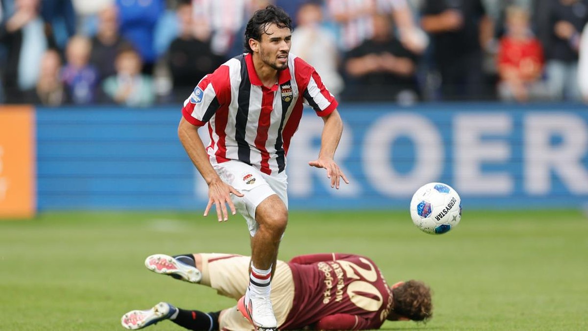Nathan Tjoe-A-On di laga Willem II Tilburg vs Heerenven. (Foto: Getty Images/MTB/MB Media)