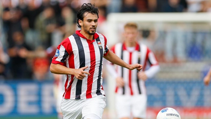 Nathan Tjoe-A-On saat membela Willem II Tilburg.