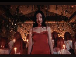 Gaya Jennie BLACKPINK di MV Fallen Angel, Konsepnya Dituduh Illuminati