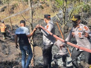 Kebakaran Landa 2 Hektare Hutan di Gunung Batur