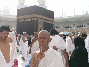 Cerita Mbah Purgi Asal Klaten Kesampaian Umrah Naik Onthel
