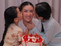Sarwendah Rayakan Ultah ke-37, Thalia dan Thania Kasih Kado Buatan Sendiri