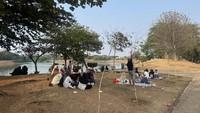 Ada Pohon Khas Afrika, Taman di Jaktim Ini Ramai Jadi Spot Nyore Warga