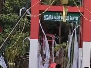 Jembatan Gantung Pongpet Pangandaran Ambruk Saat Diresmikan Bupati