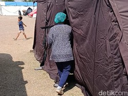 Curhat Bidan-bidan Tangani Ibu Hamil di Tenda Pengungsian Gempa NTT