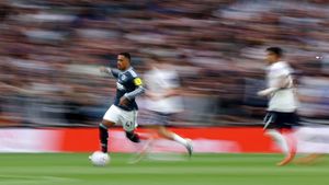 Tottenham Makin Terpuruk, Newcastle Bekuk The Lilywhites 2-0