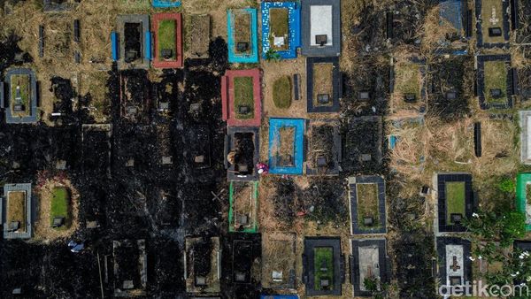 TPU Mangunjaya Bekasi Terbakar! Nisan Hangus, Warga Kesulitan Cari Makam Keluarga