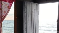 Buka Pintu Langsung Laut Lepas, Rumah di Balikpapan Ini Viral Bikin Penasaran