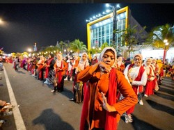 Ribuan Warga Kota Madiun Kompak Menari Beksan Parisuko di Jalan Pahlawan