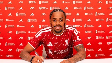 Fans Liverpool Bikin Barcola Jatuh Hati