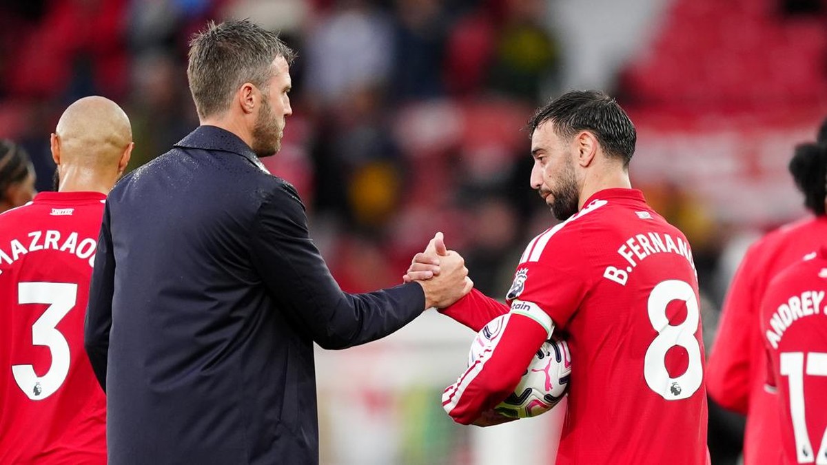 Michael Carrick dan Bruno Fernandes. (Foto: PA Images via Getty Images/David Davies - PA Images)