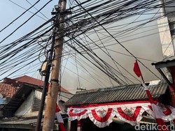 Kebakaran Rumah di Gambir Masih Terjadi, Damkar Tambah Personel