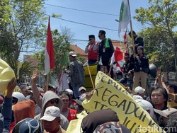 10 Fakta Ratusan Jukir Geruduk Balai Kota Surabaya Protes Parkir Digital