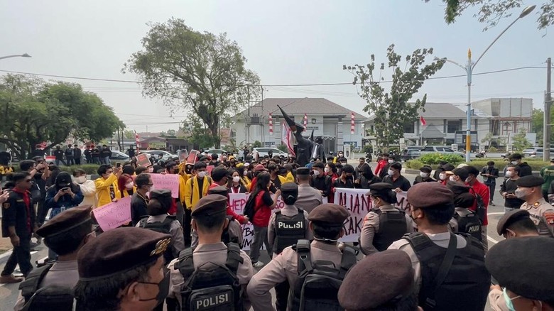 Gubernur Kalteng ke Demonstran: Sepakat Tangani Karhutla