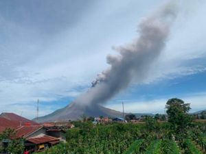 Erupsi, Status Gunung Sinabung Naik Jadi Siaga!