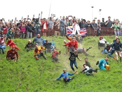 5 Festival Makanan Ekstrem di Dunia, Ada Tantangan Kejar Keju dari Bukit!