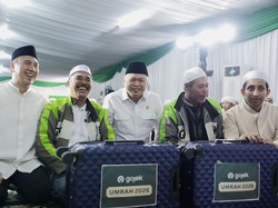 Gojek Berangkatkan 70 Mitra Driver Umrah, Tuai Apresiasi Menhub