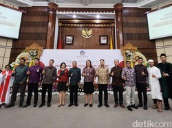 Gaji Anggota BPSK Denpasar di Bawah UMP, Koster Siapkan APBD
