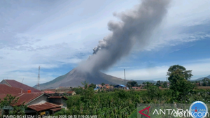 Gunung Sinabung Erupsi Hebat, Tinggi Abu Vulkanik Capai 3,5 km