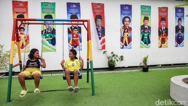 Potret Warga Eks Pinggir Rel Bertahan Hidup di Hunian Sementara Senen