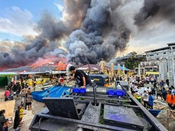 Kebakaran Hebat Landa Kampung Nelayan di Jayapura