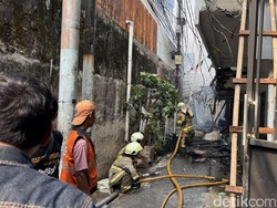 Api Masih Berkobar di Permukiman Gambir Jakpus, Asap Hitam Membubung
