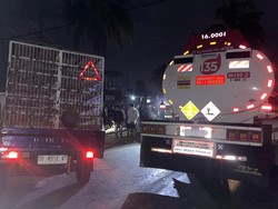 Tabrakan Beruntun Truk BBM dan 2 Pikap di Bone, 2 Orang Dilarikan ke RS
