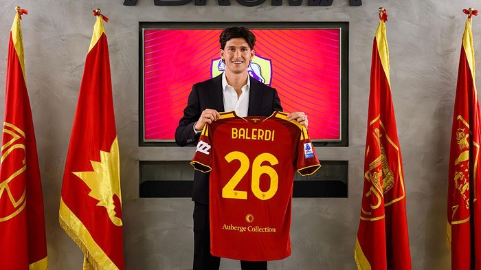 ROME, ITALY - AUGUST 30: AS Roma new signing Leonardo Balerdi poses with his new jersey on August 30, 2026 in Rome, Italy. (Photo by Fabio Rossi/AS Roma via Getty Images)