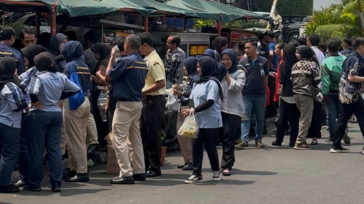 Zulhas Rayakan Ulang Tahun dengan Borong Dagangan UMKM untuk Ojol dan Pemulung